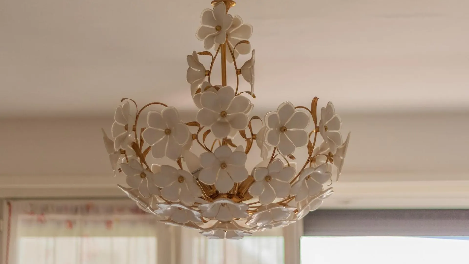 Apartment Sunflowers Home Mandello del Lario