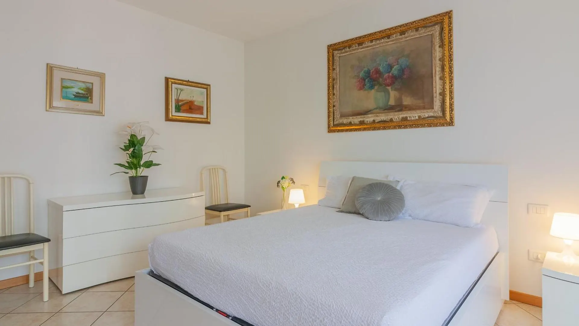 Sunflowers Home Mandello del Lario Apartment