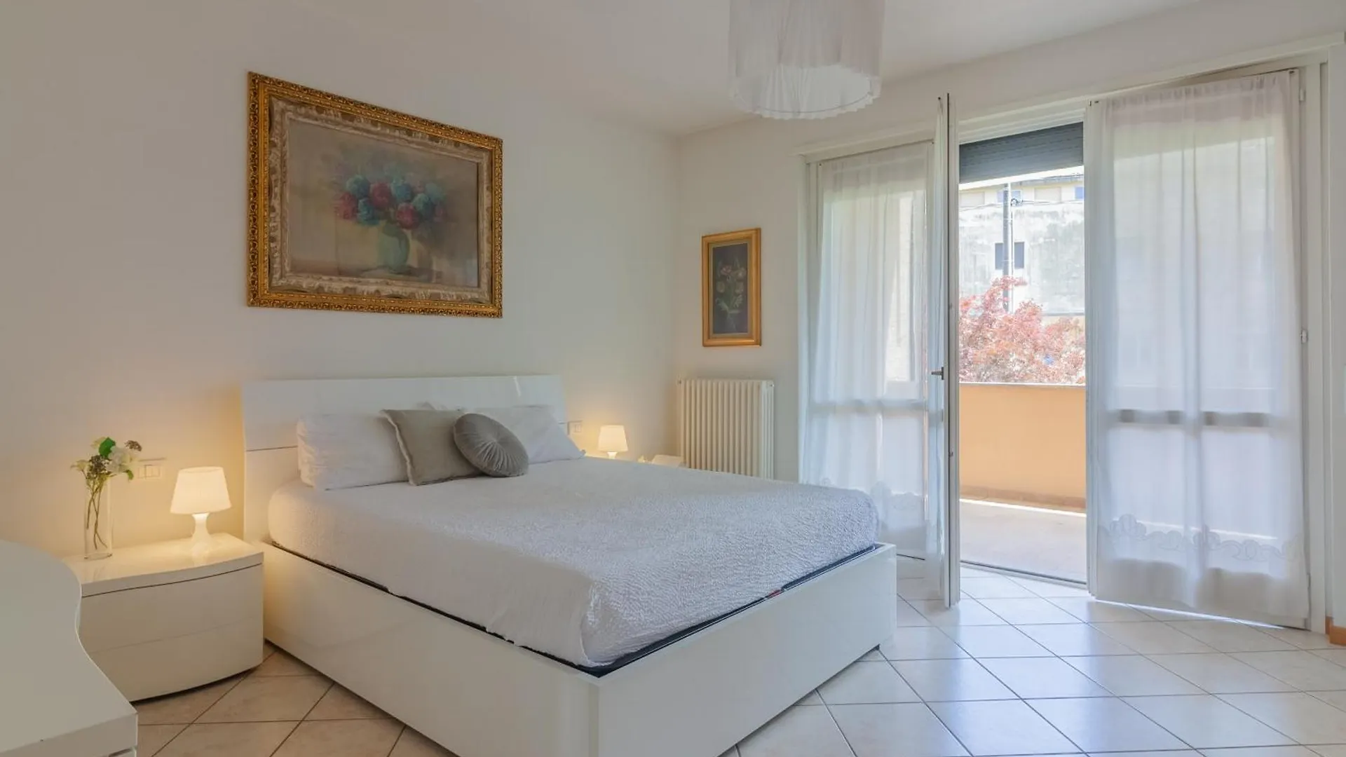 Apartment Sunflowers Home Mandello del Lario