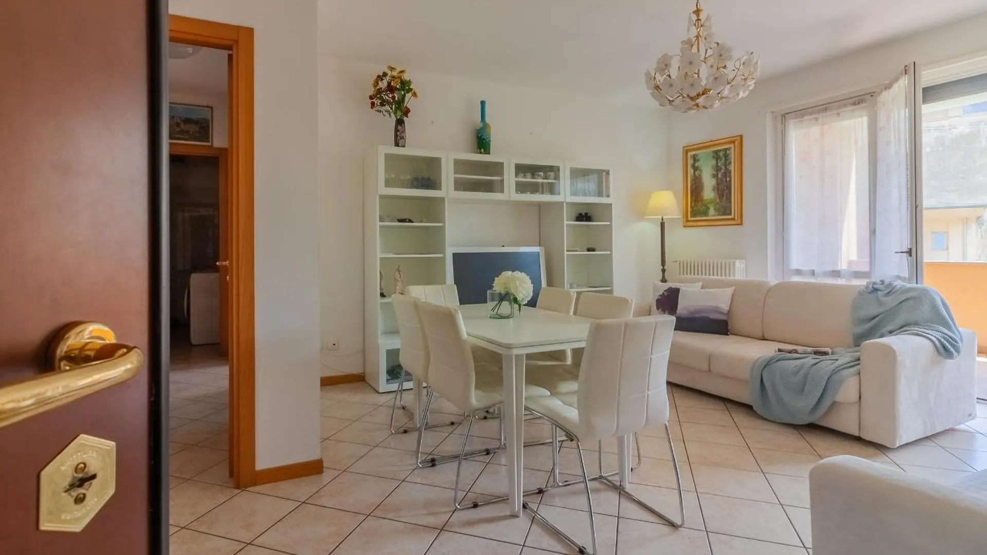 Apartment Sunflowers Home Mandello del Lario Italy