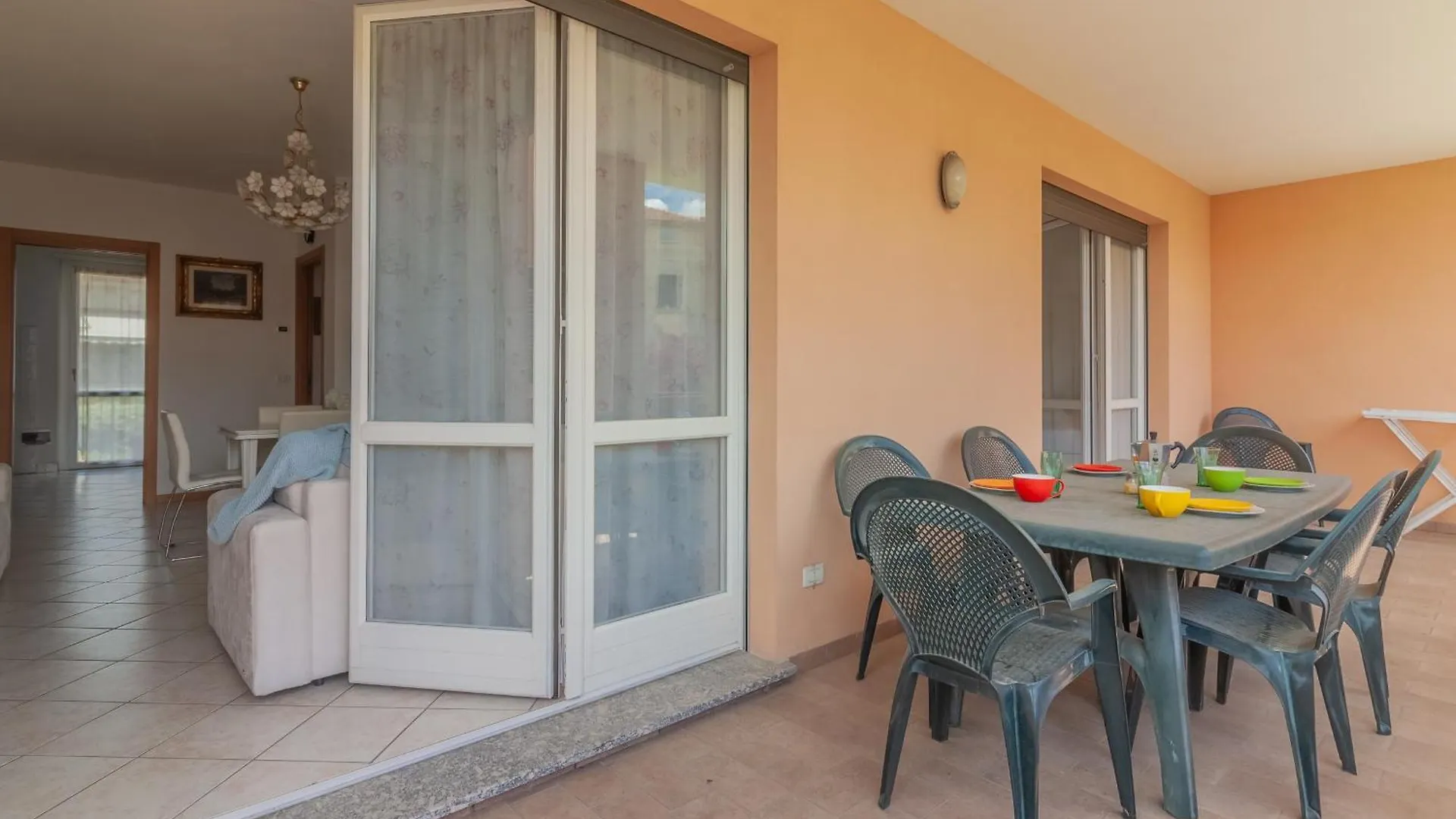 Sunflowers Home Mandello del Lario 0*,