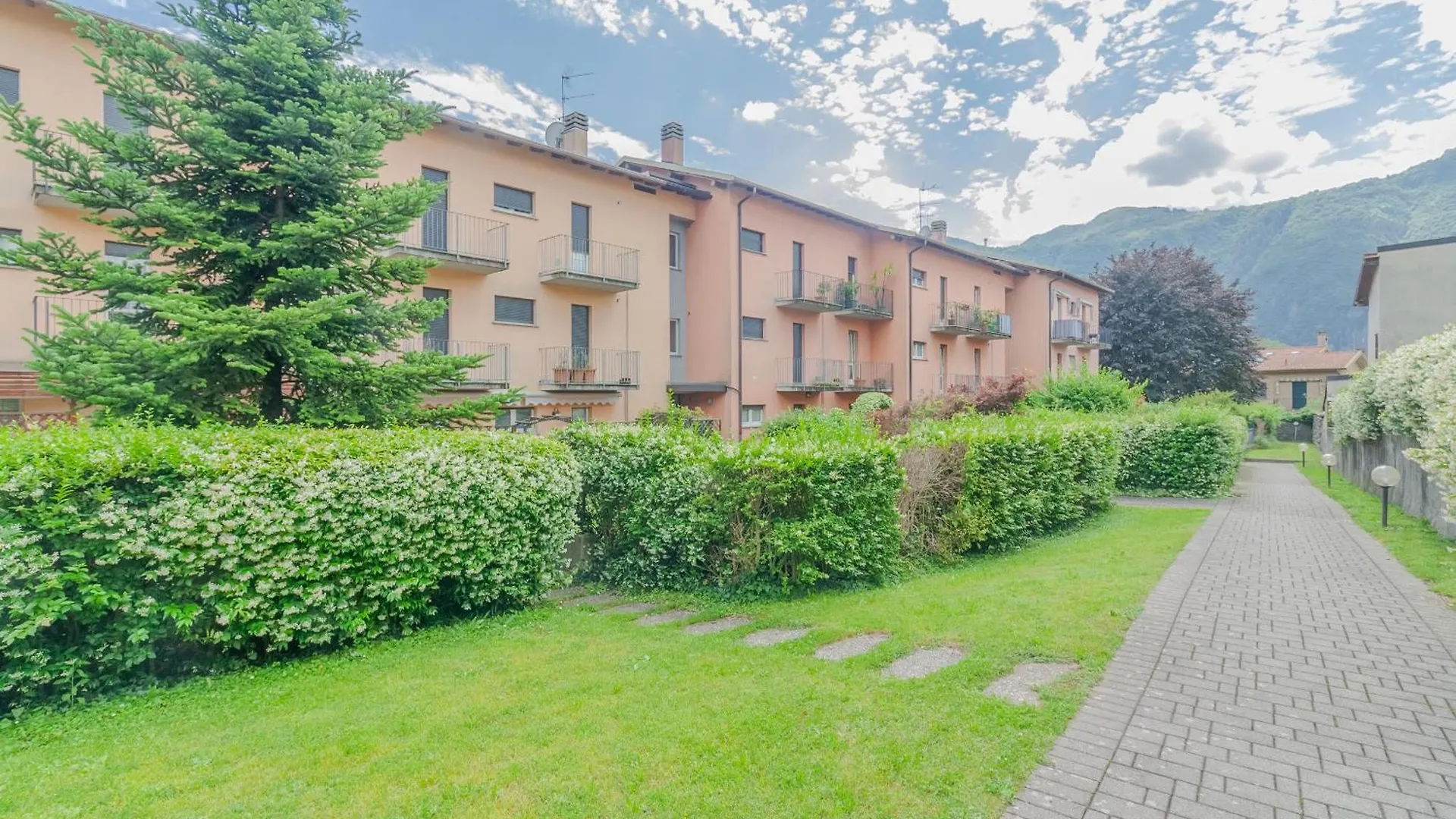 Sunflowers Home Mandello del Lario Apartment