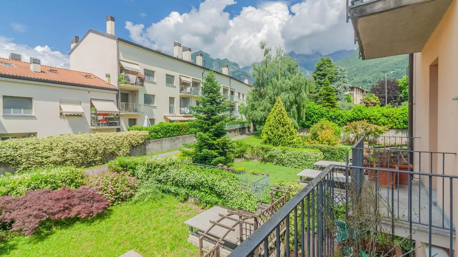 Apartment Sunflowers Home Mandello del Lario Italy